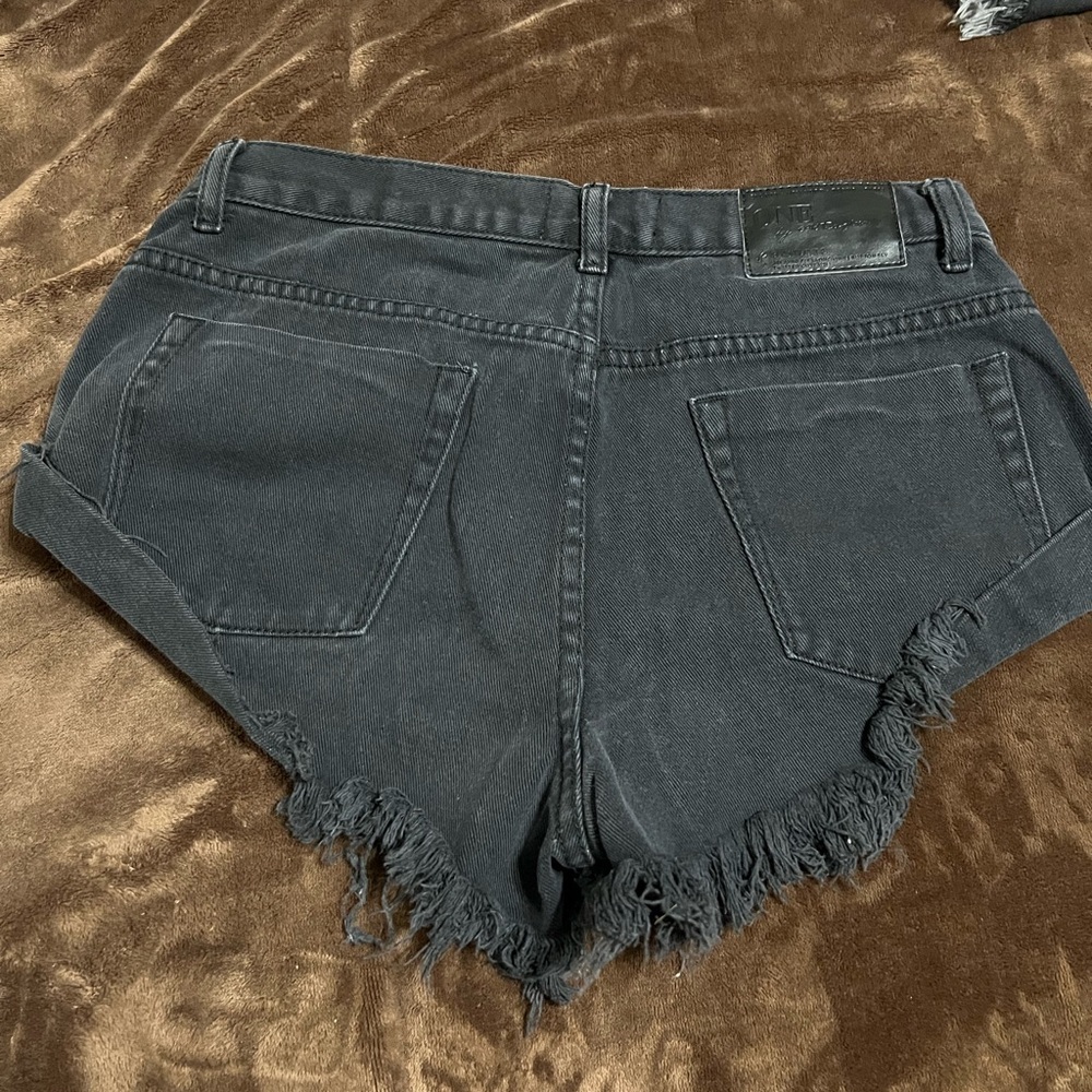 Woman’s size 28 One Teaspoon black jean shorts - Picture 6 of 8
